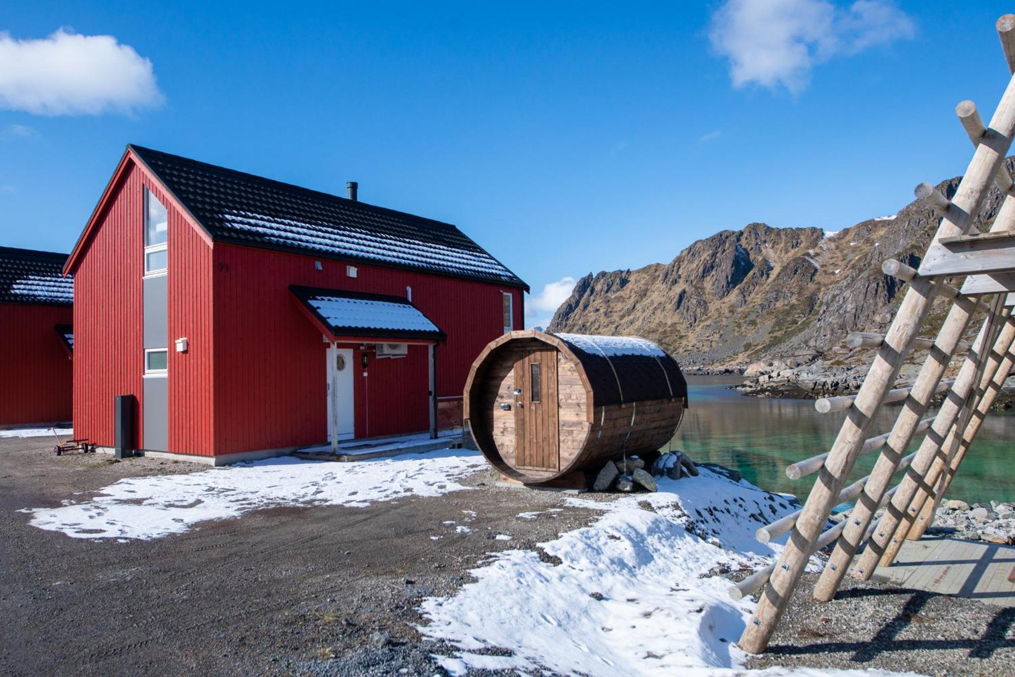 Lofoten Waterfront Luxury Lodge Ballstad Eksteriør billede